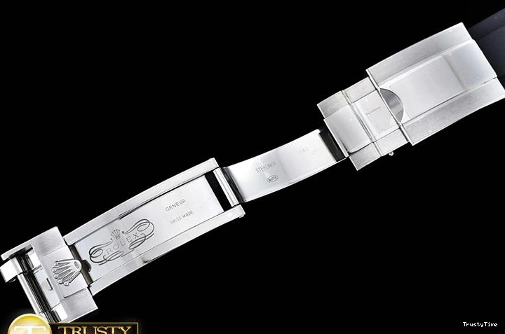 1022 ROLYM101A – YachtMaster Seasonal 1066